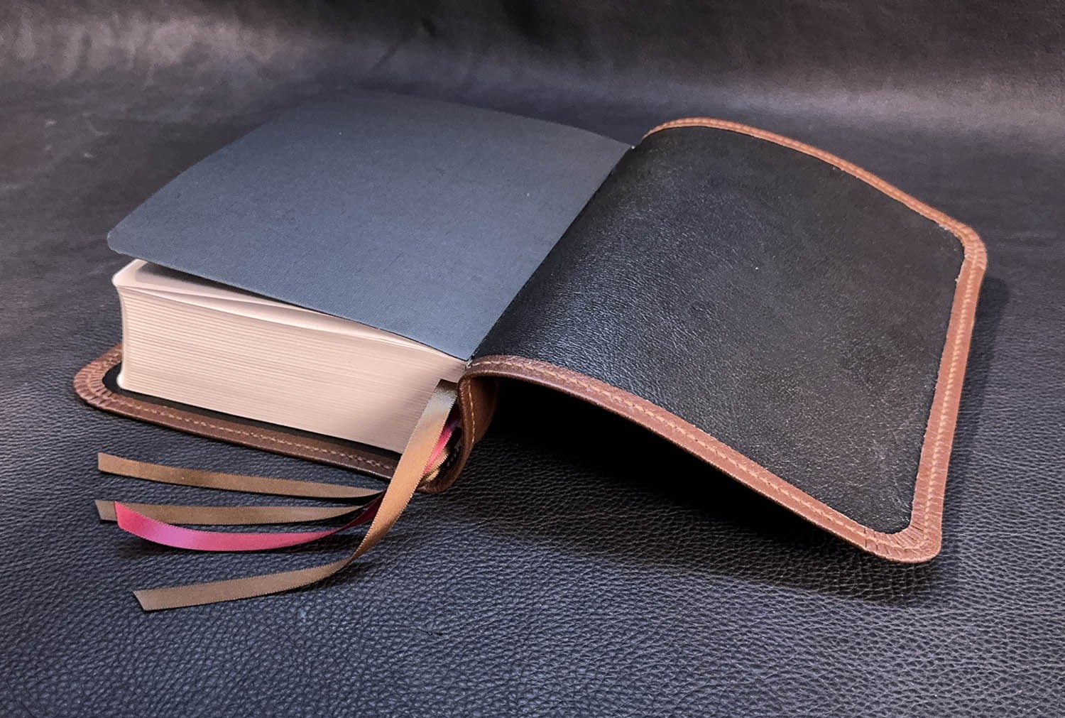 Student Study Bible, Pebbled Brown Goatskin Leather, Black Liner, 4 Ribbons