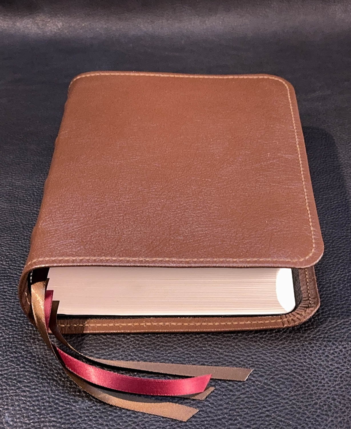Student Study Bible, Pebbled Brown Goatskin Leather, Black Liner, 4 Ribbons