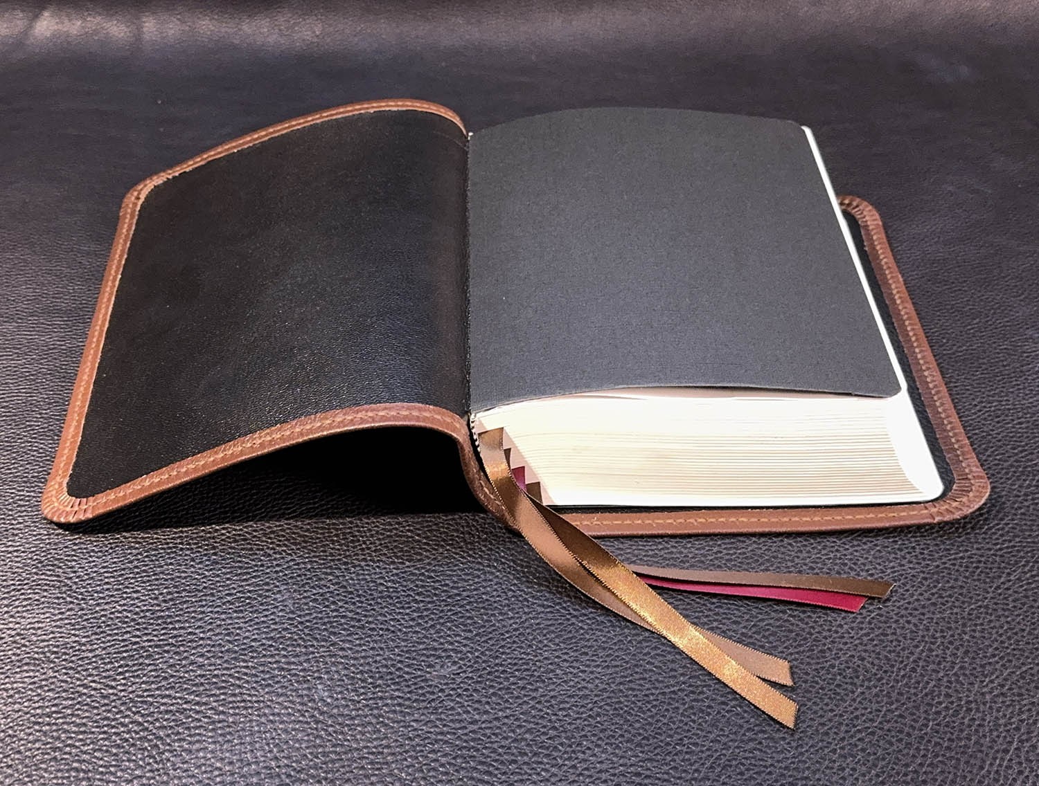 Student Study Bible, Pebbled Brown Goatskin Leather, Black Liner, 4 Ribbons