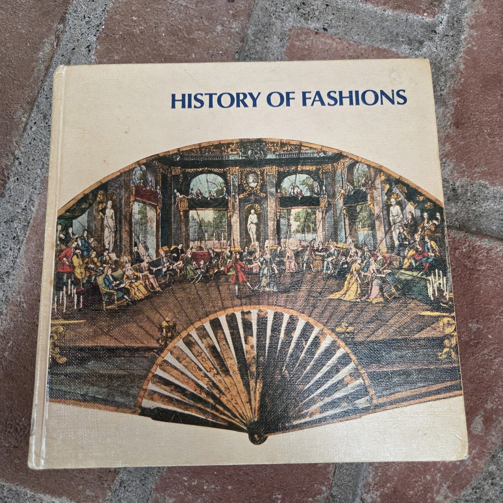 History of Fashions by Pistolese, Rosana; Horsting, Ruth Clothes Fashion Design