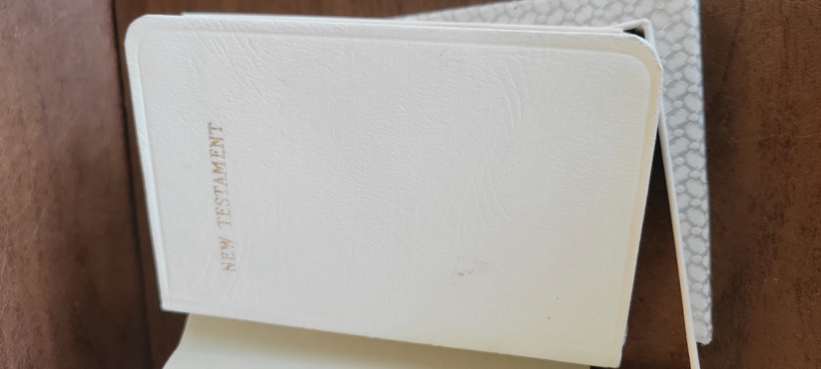 2 Collins Minion Clear Type White Leatheroid KJV White New Testament PCE #MW02