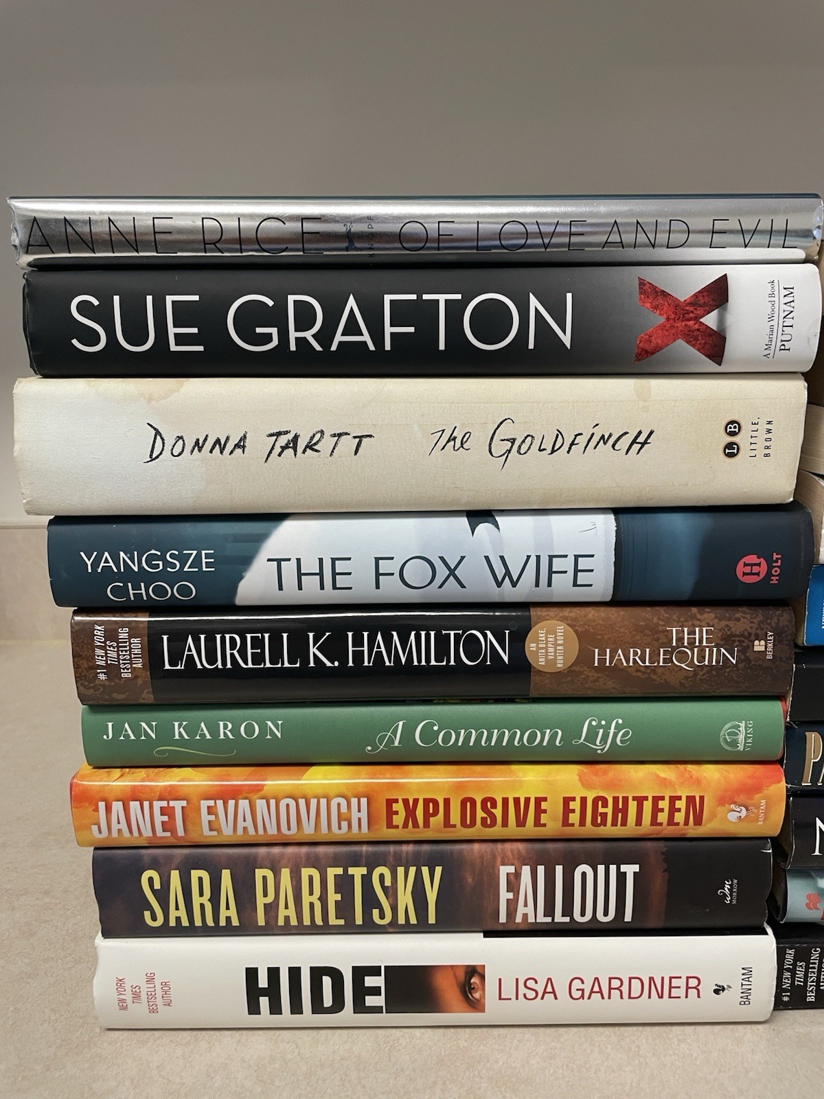 Lot Of 19 Popular Novels Contemporary Mystery Suspense Best Sellers Female Autho