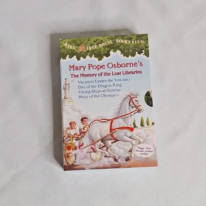 Magic Tree House Boxed Set, Books 13-16: Vacation Under the Volcano, Day of …