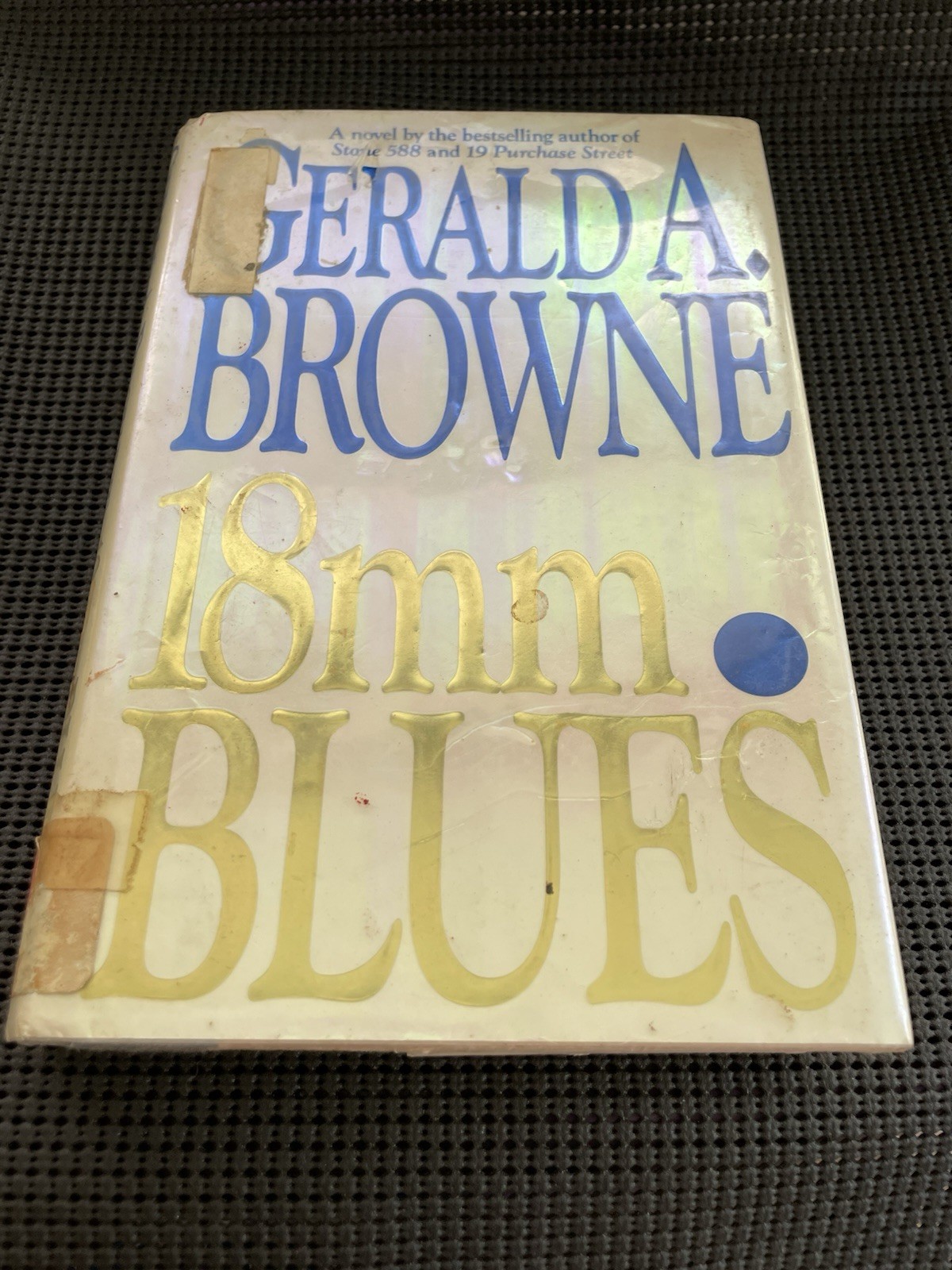 € Two Hardback Novels ( 18mm Blues 1993 /Beach Road 2006 Peter De Jonge )