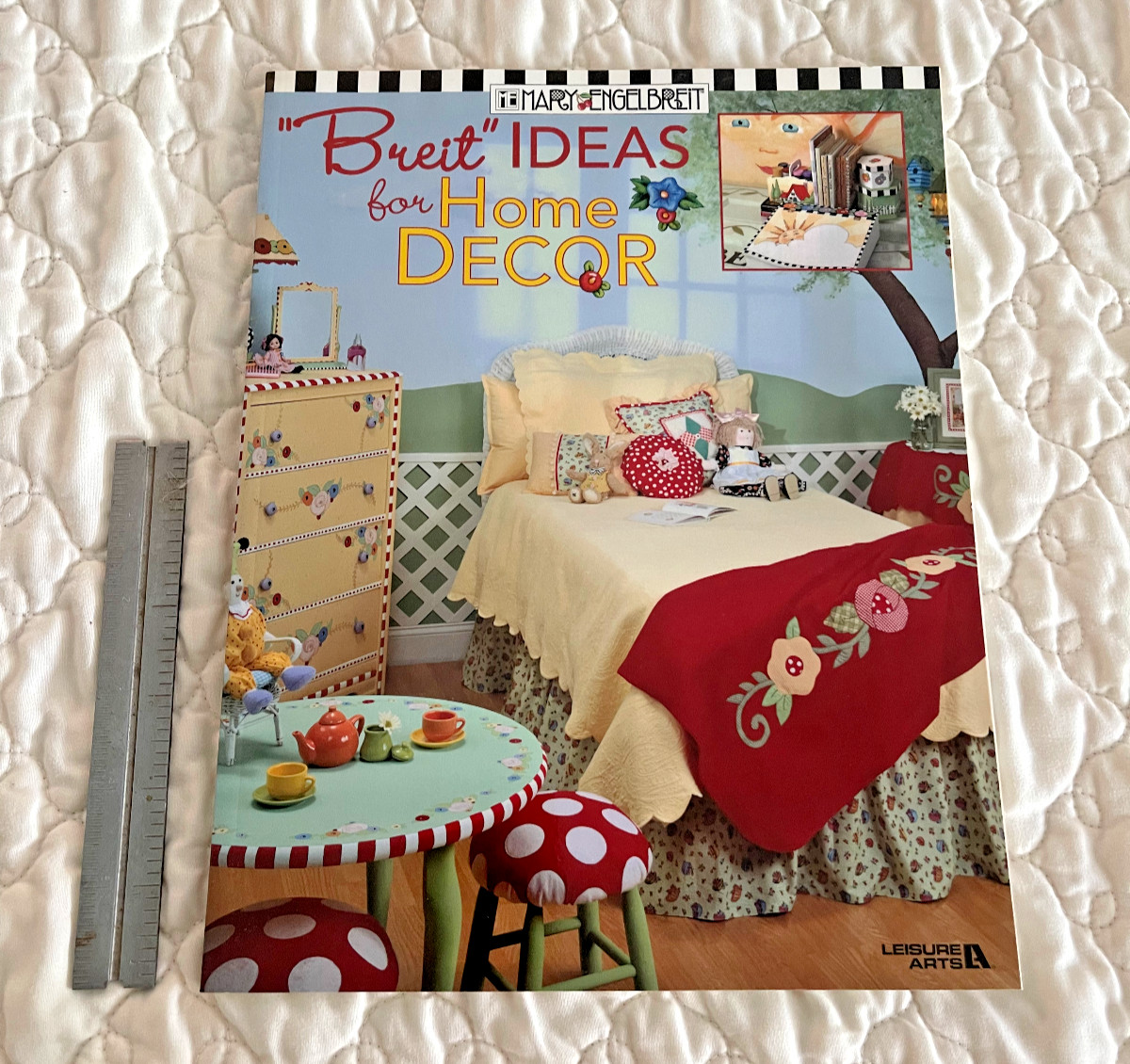 Mary Engelbreit “Breit” Ideas For Home Decor 2003 Painting Sewing Project Book