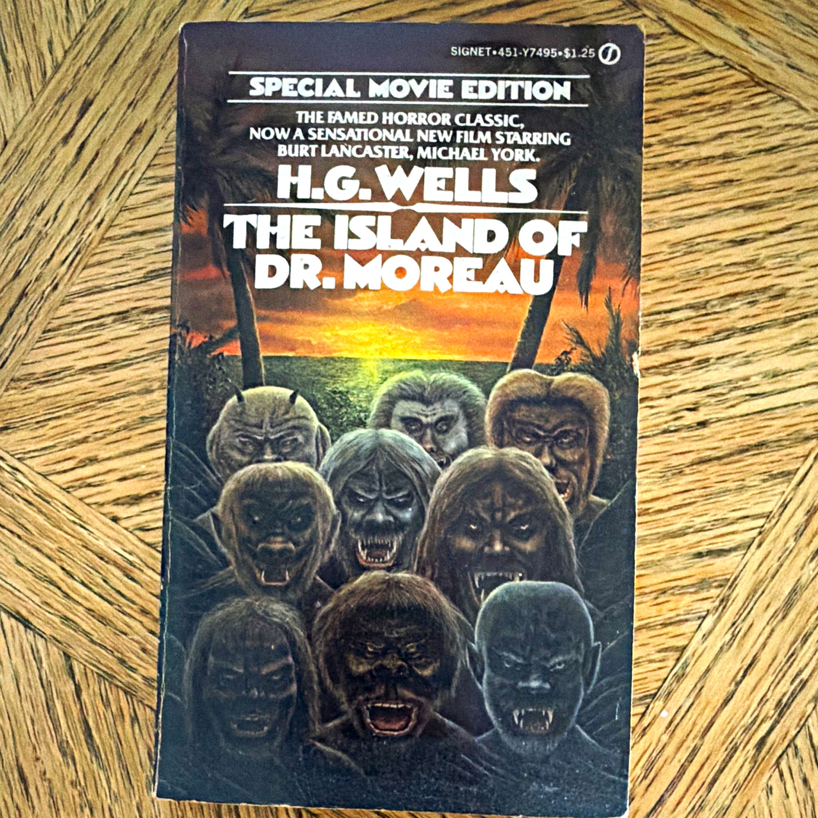 H. G. Wells The Island of Dr. Moreau Special Movie Edition Signet PB 1977