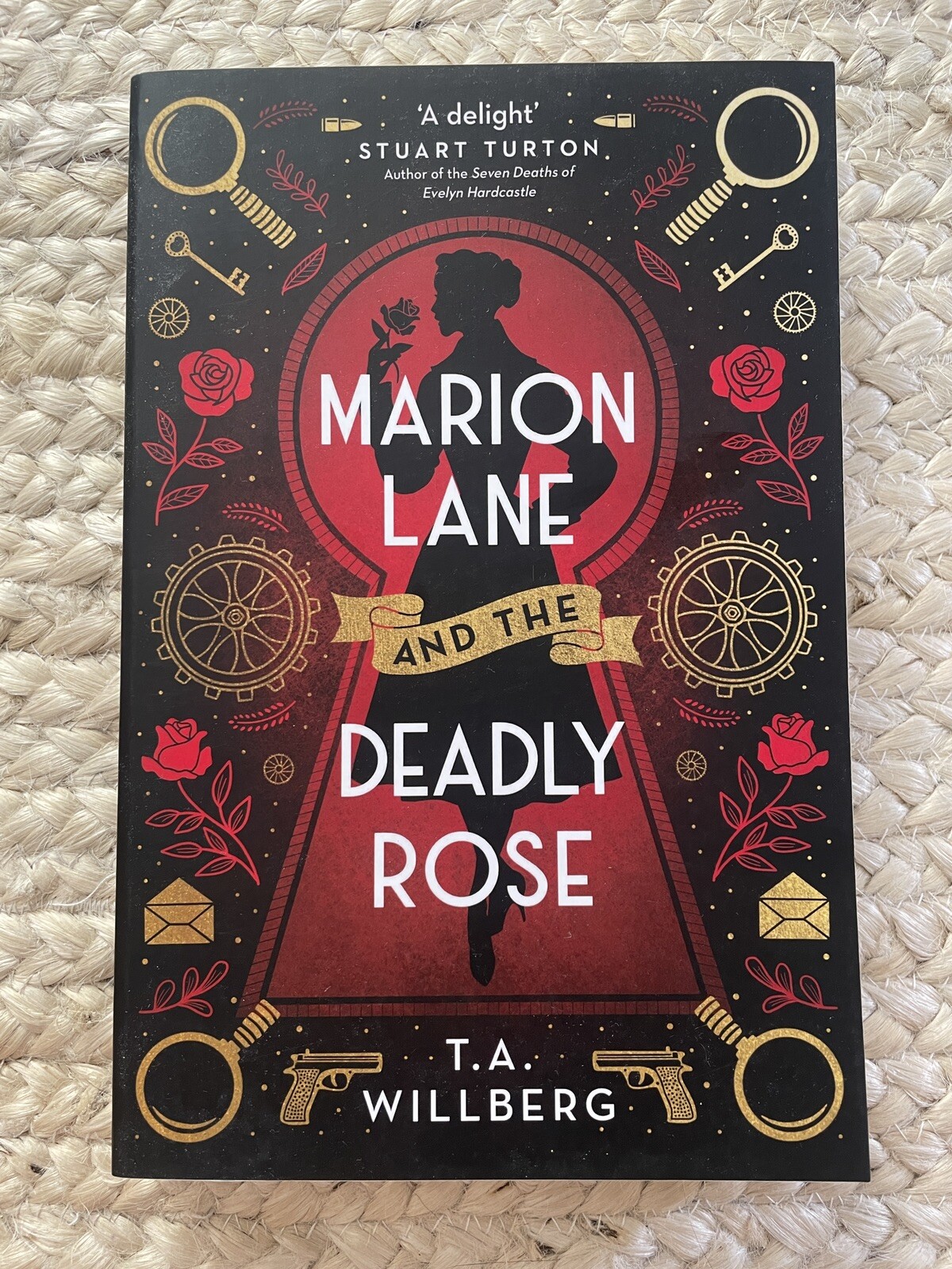 Marion Lane and the Deadly Rose (Marion Lane Mystery) by T a Willberg