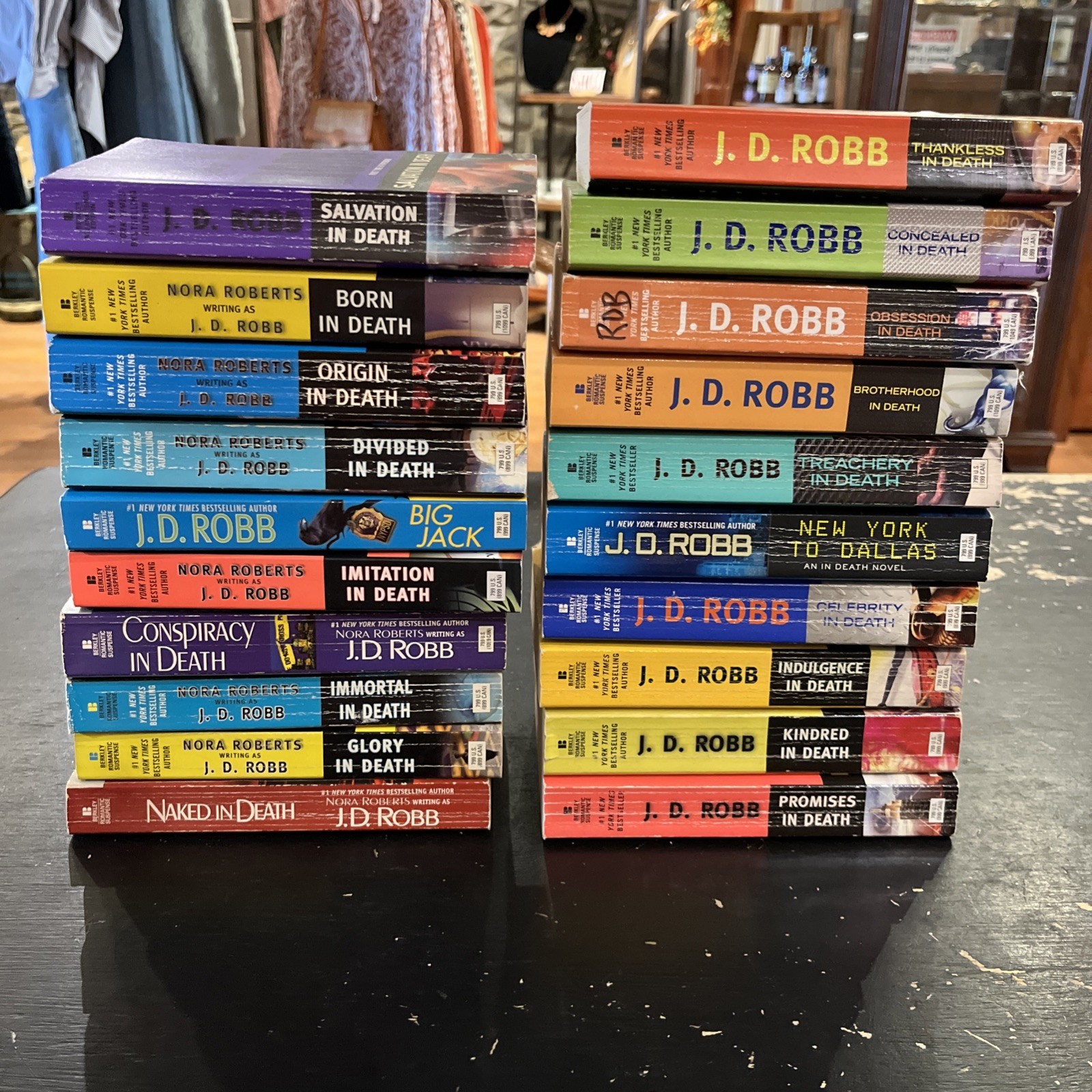 J. D. Robb In Death series 20 PB #1-3,8,17,17.5,18,21,23,27-29,31-34,37 38,40,42