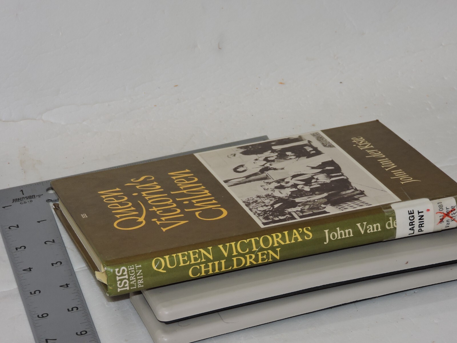 Queen Victoria’s Children by John Van der Kiste (Library Binding)