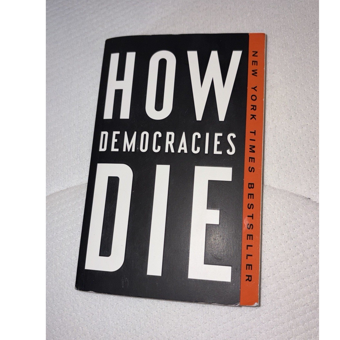 How Democracies Die Paperback – Steven Levitsky & Daniel Ziblatt, Broadway