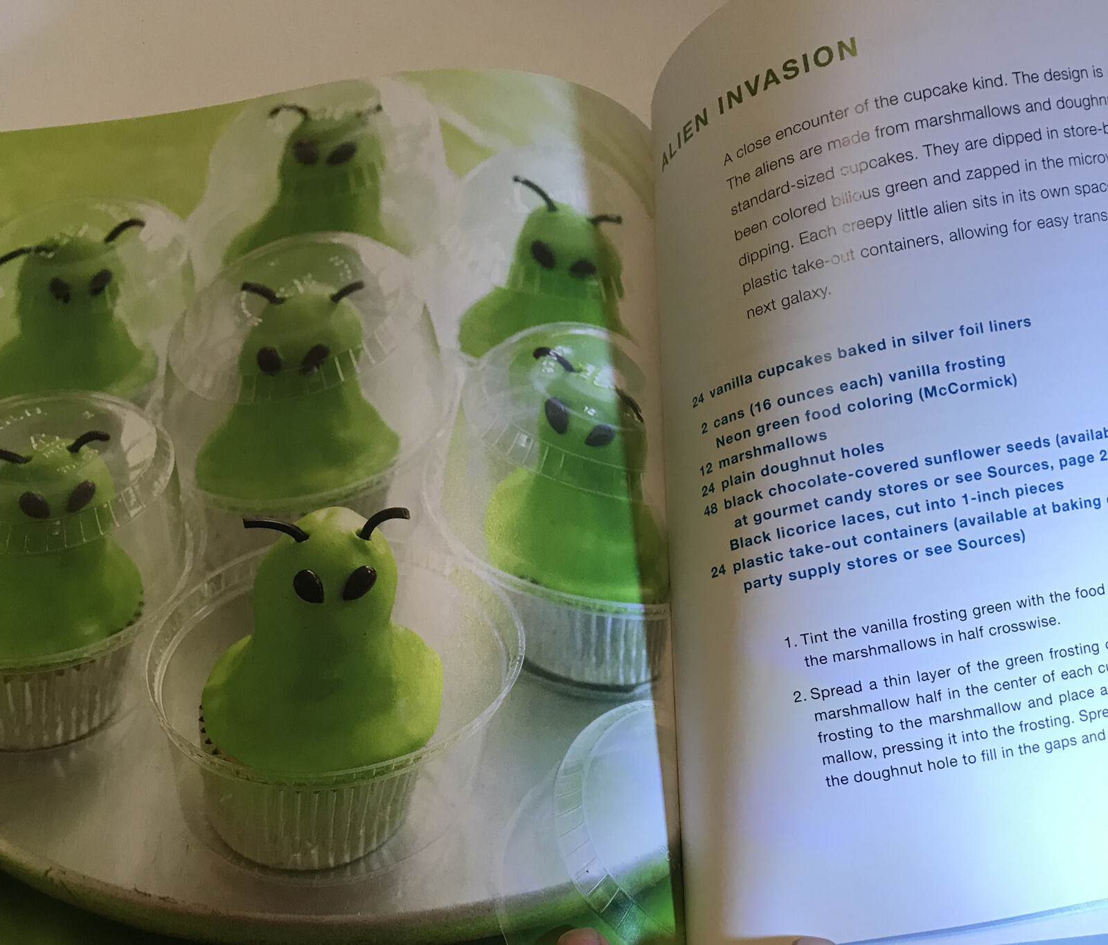 Hello, Cupcake 230 Pages Decorating Ideas DIY Sweets Dessert Horses Aliens Dogs