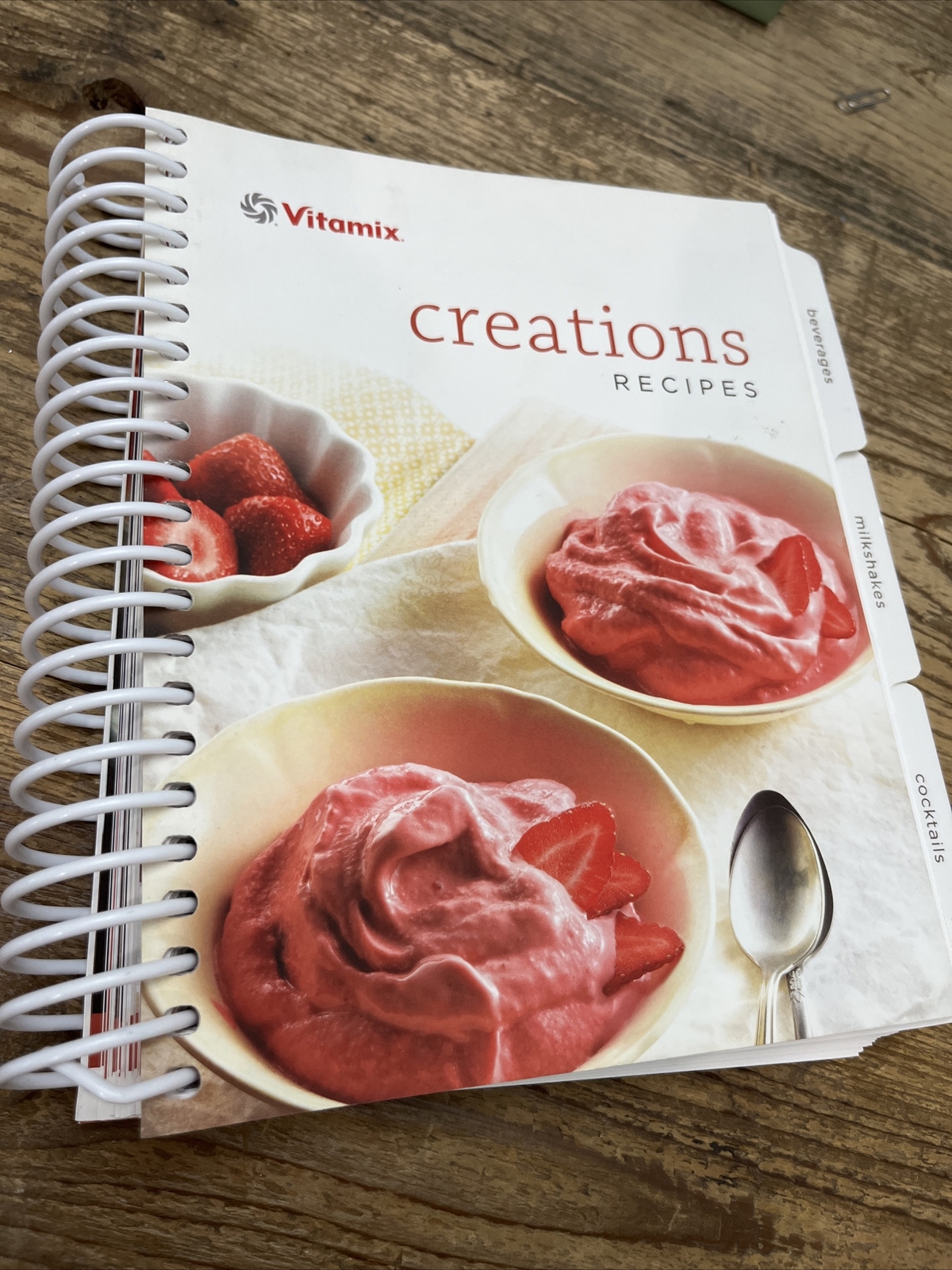 Vitamix CREATIONS Recipe Book 2012 372 Pages Cocktails Milkshakes Soups Breads