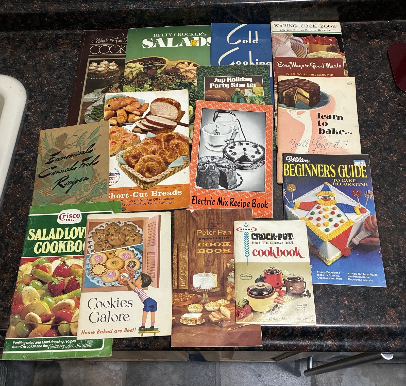 Vintage 1940’s-60s Lot of Recipe Booklets Pamphlets Advertising Cookbooks