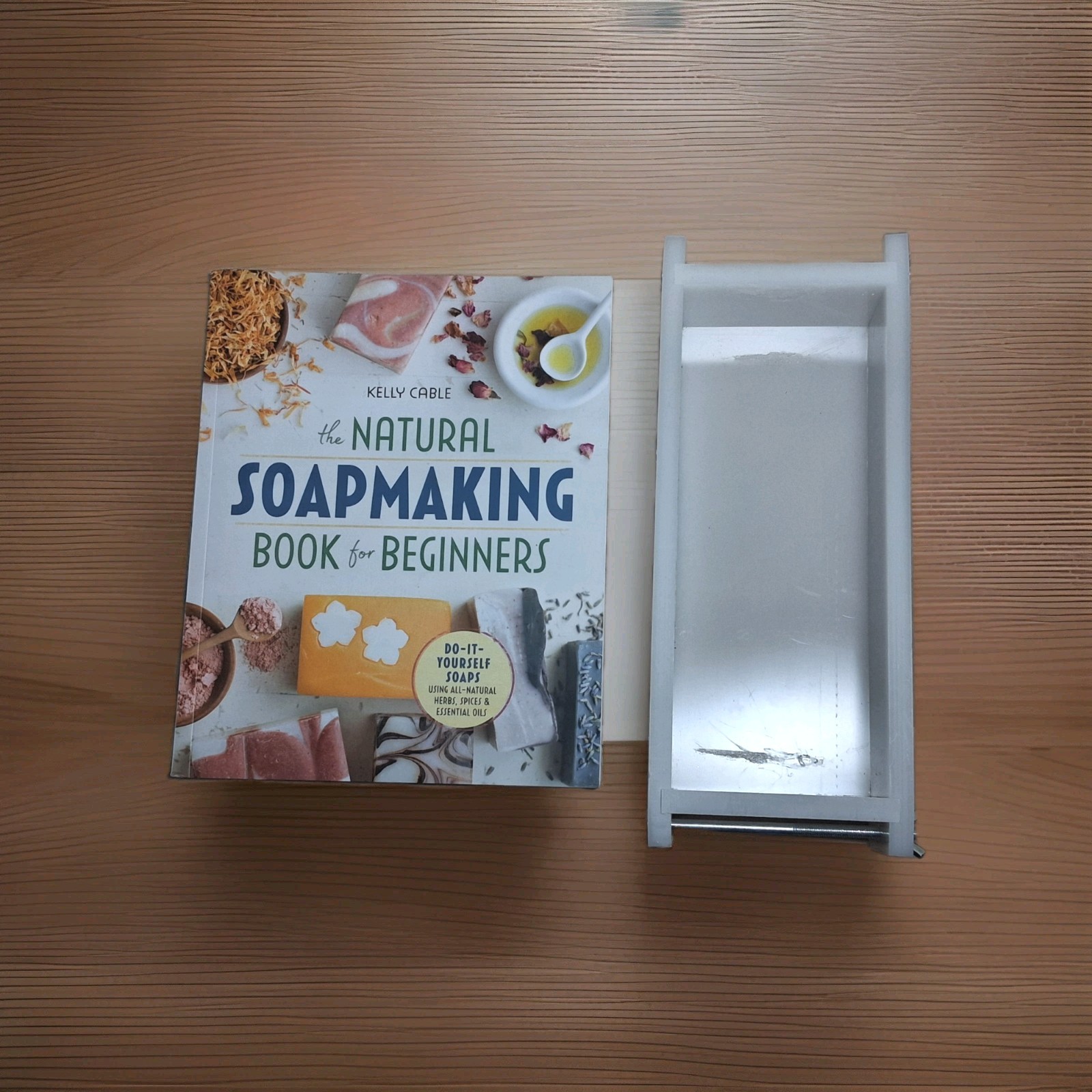 Soap Mold with Book for Beginners Paperback Or Softback NEW