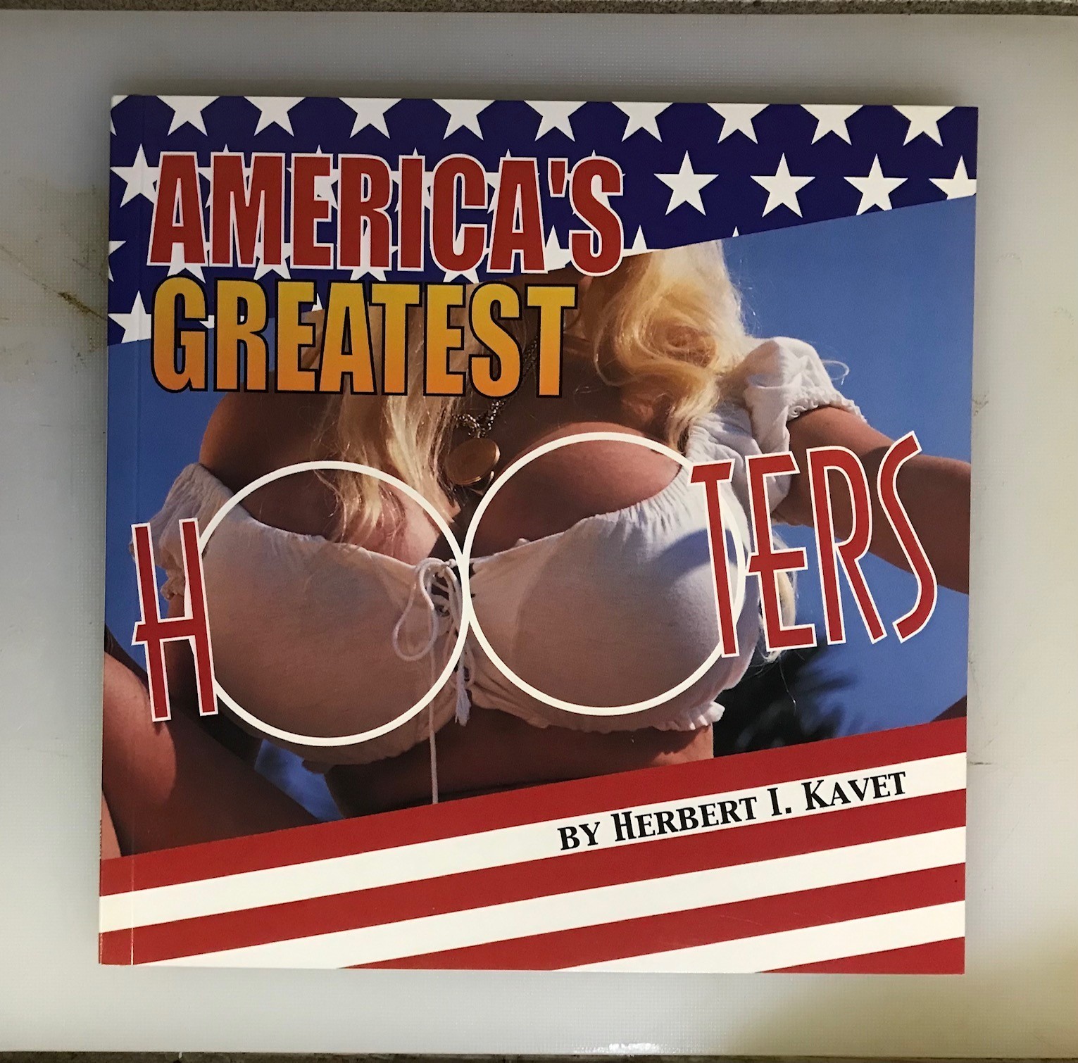 america’s greatest hooters (herbert kavet) paperback= 95 pages