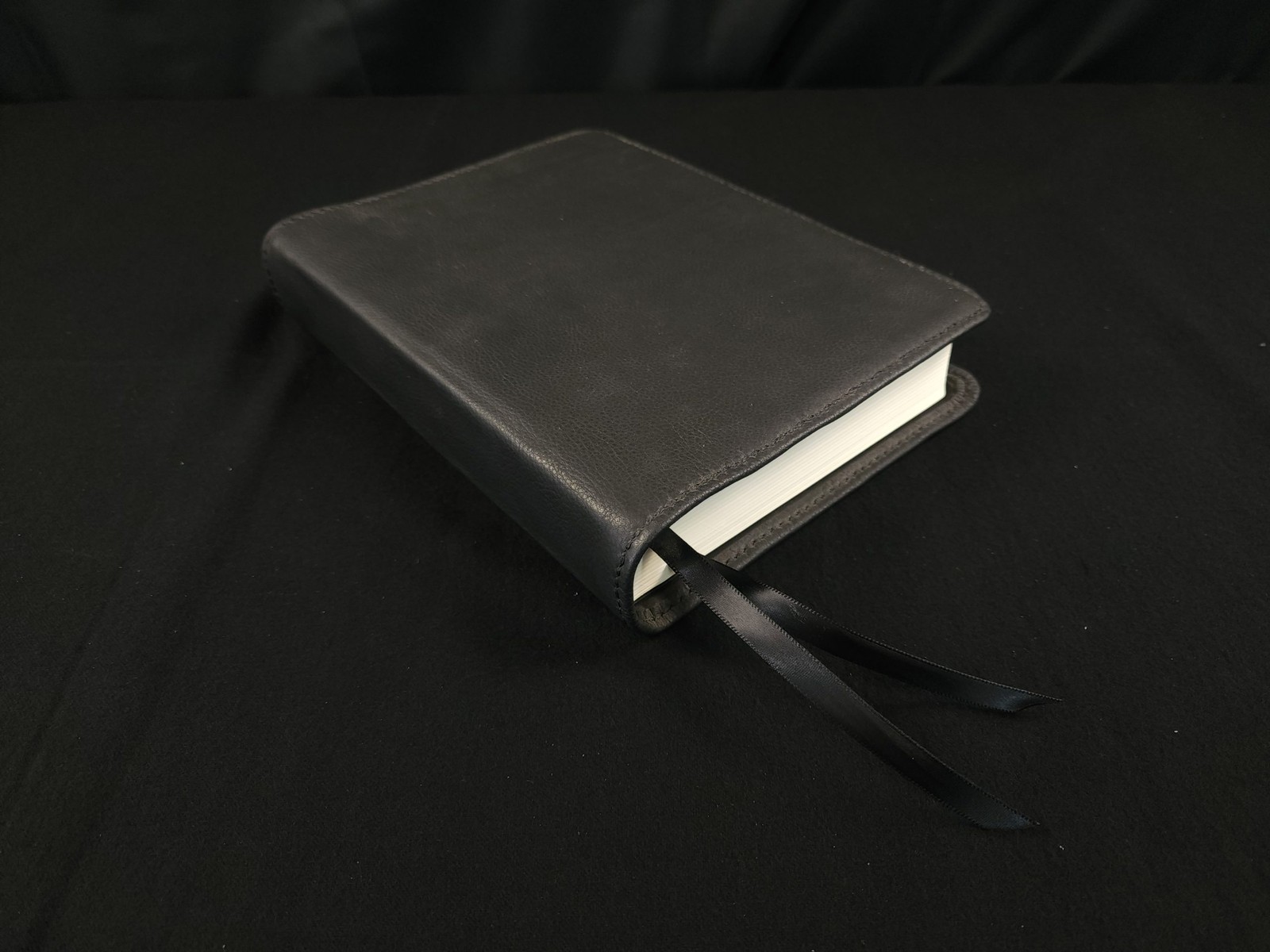 NIV Study Bible, Black Pebbled Cowhide Leather, Black Stitching, 2 Ribbons