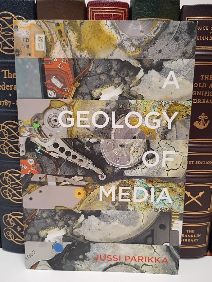 A Geology of Media Jussi Parikka Media Theory Archaeology Minnesota New PB