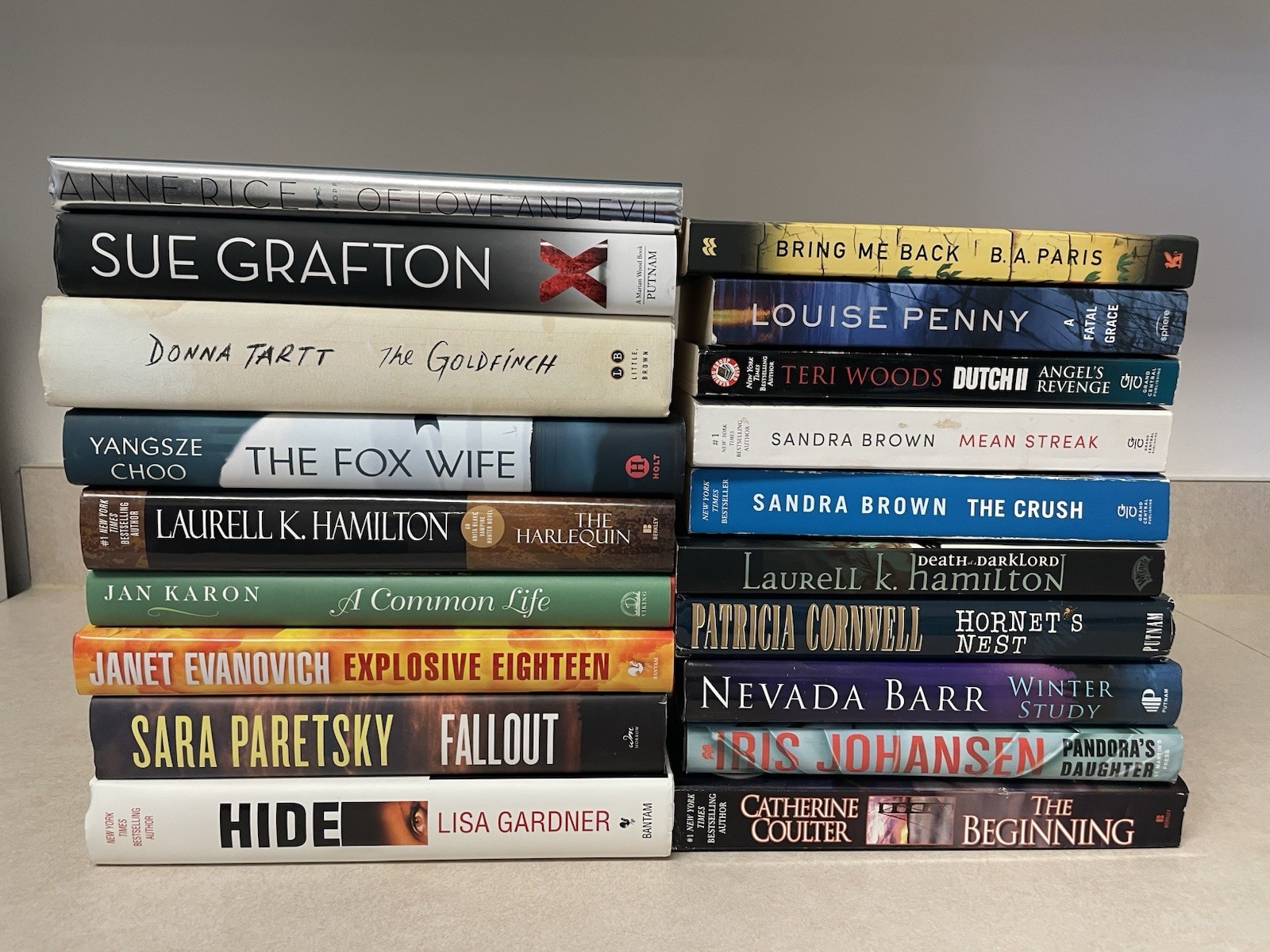 Lot Of 19 Popular Novels Contemporary Mystery Suspense Best Sellers Female Autho