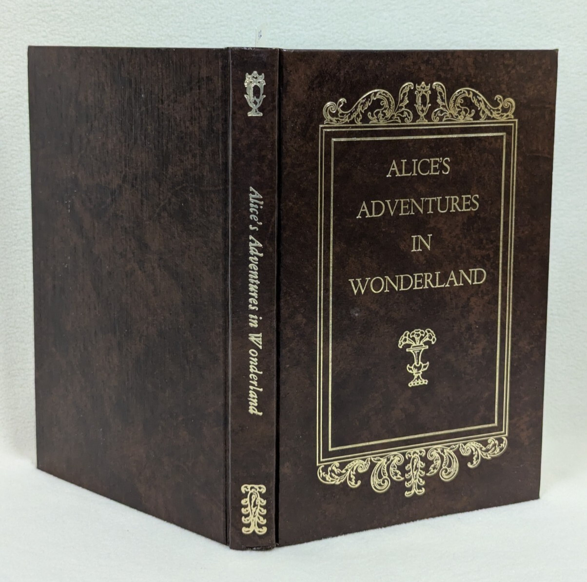 VTG Alice’s Adventures in Wonderland Lewis Carroll Avenel Books HC Illustrations