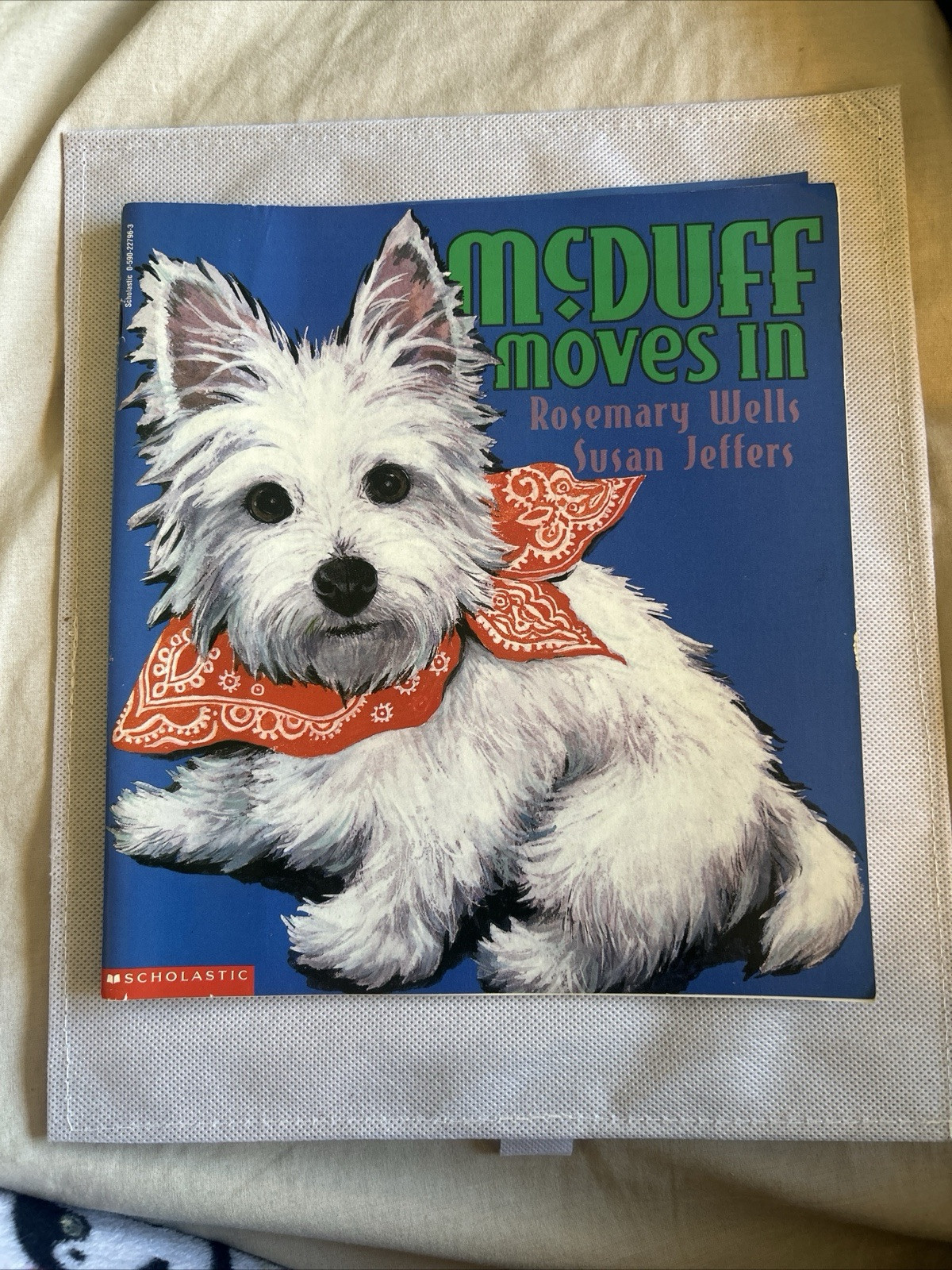 McDuff Moves In – Paperback By Rosemary Wells