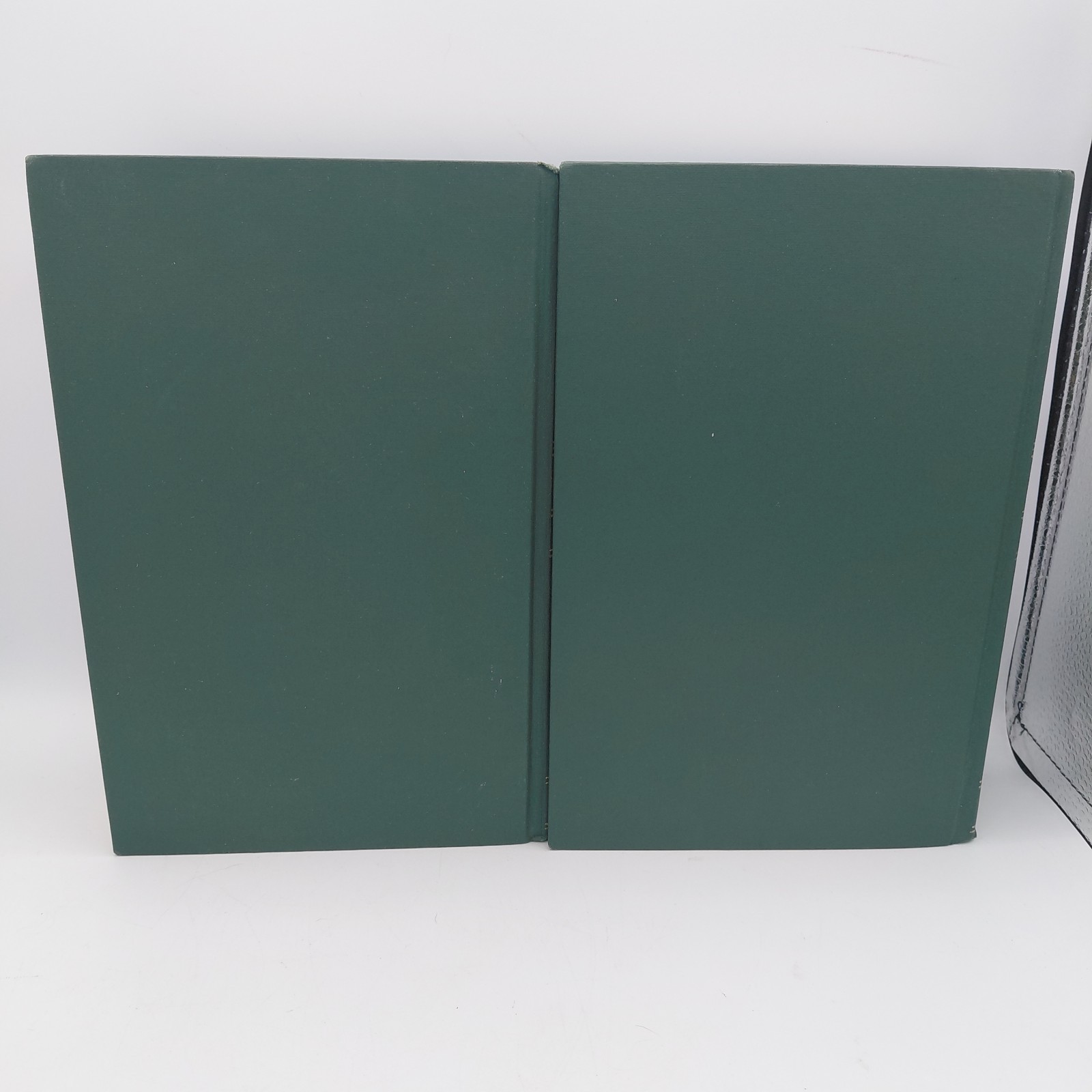 Complete In 2 Volumes MATTHEW HENRYS COMMENTARY ON THE WHOLE BIBLE REVELL BOOKS