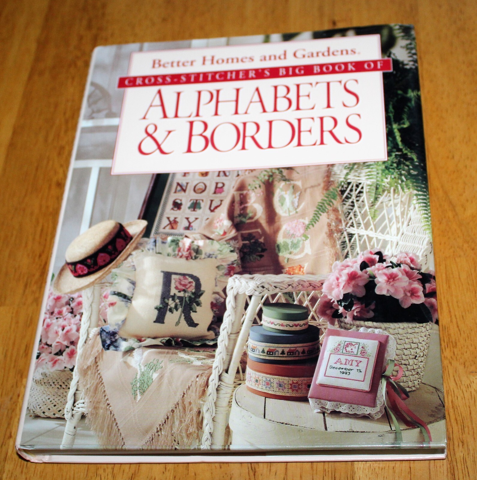 Meredith Press: BETTER HOMES – CROSS STITCHER’S BIG BOOK OF ALPHABETS & BORDERS