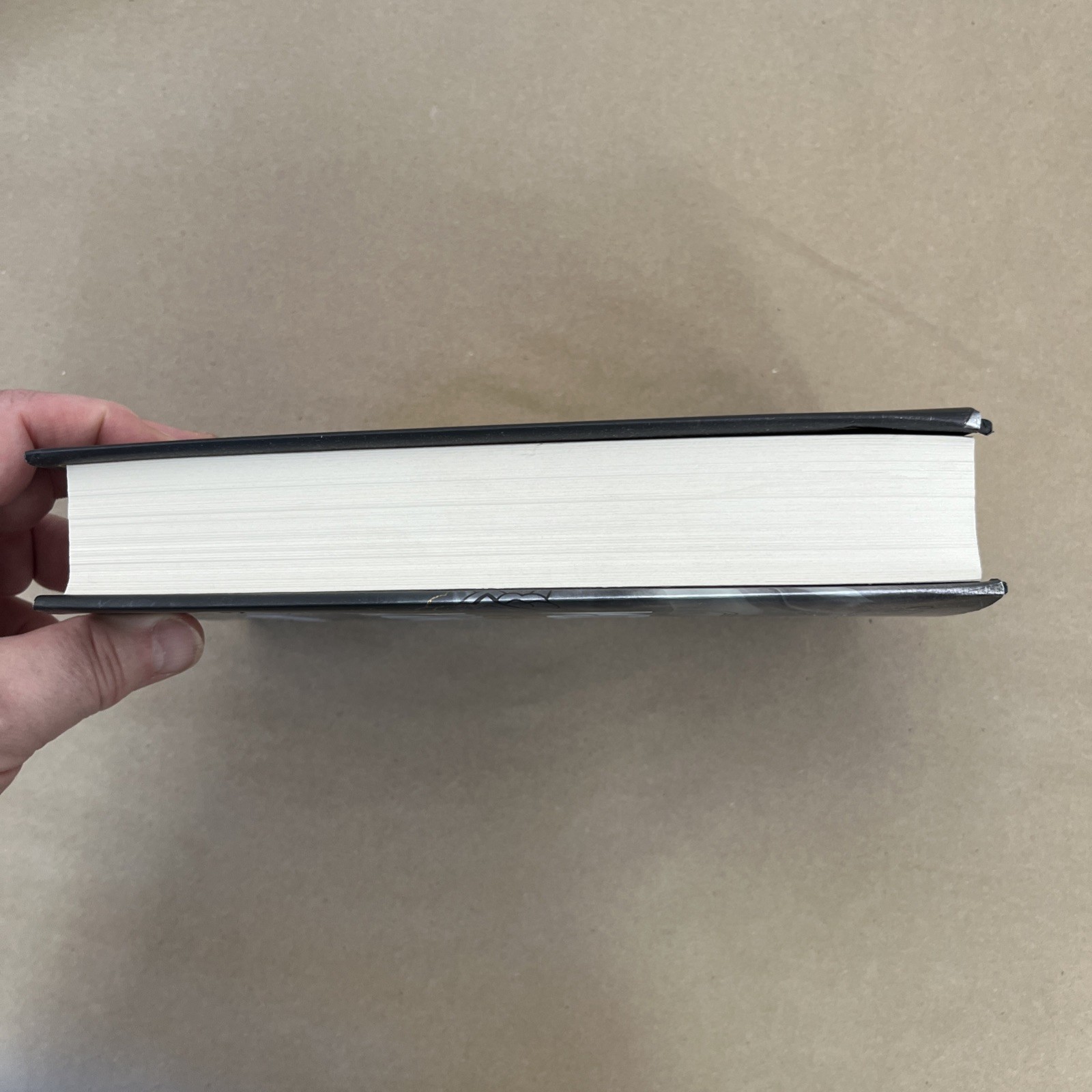 Rebecca Yarros – Onyx Storm Hardcover SEE DESCRIPTION