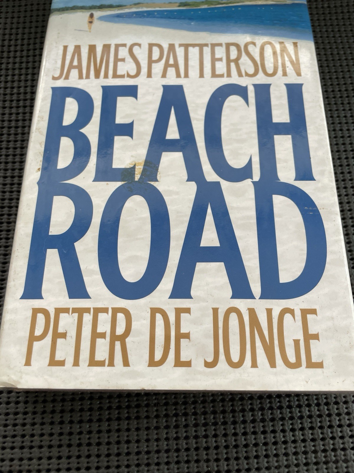 € Two Hardback Novels ( 18mm Blues 1993 /Beach Road 2006 Peter De Jonge )