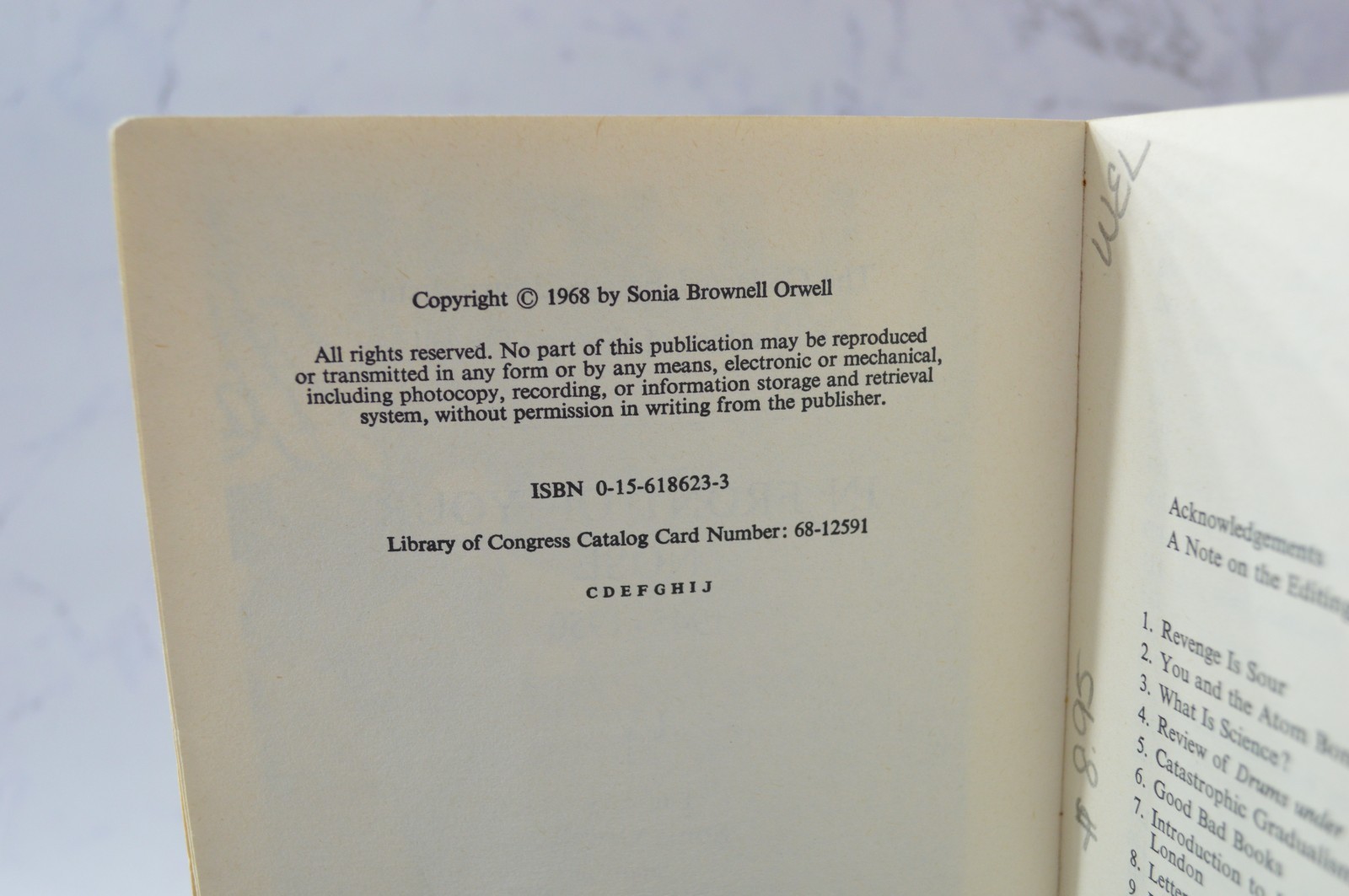 IN FRONT OF YOUR NOSE, 1945-1950 (COLLECTED ESSAYS, 🌼