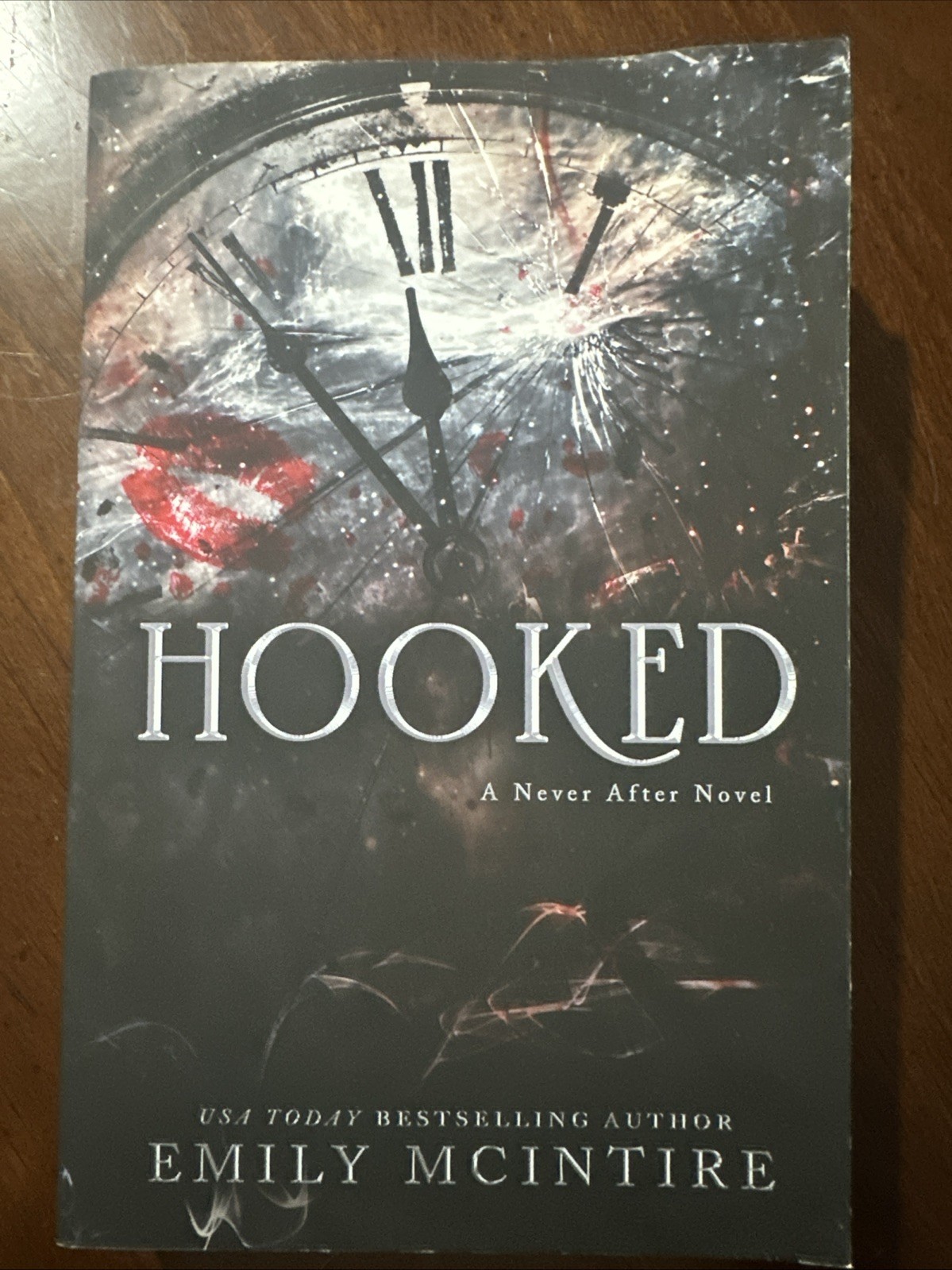 Hooked: A Dark, Contemporary Romance (Never After Series) – Paperback Very Good