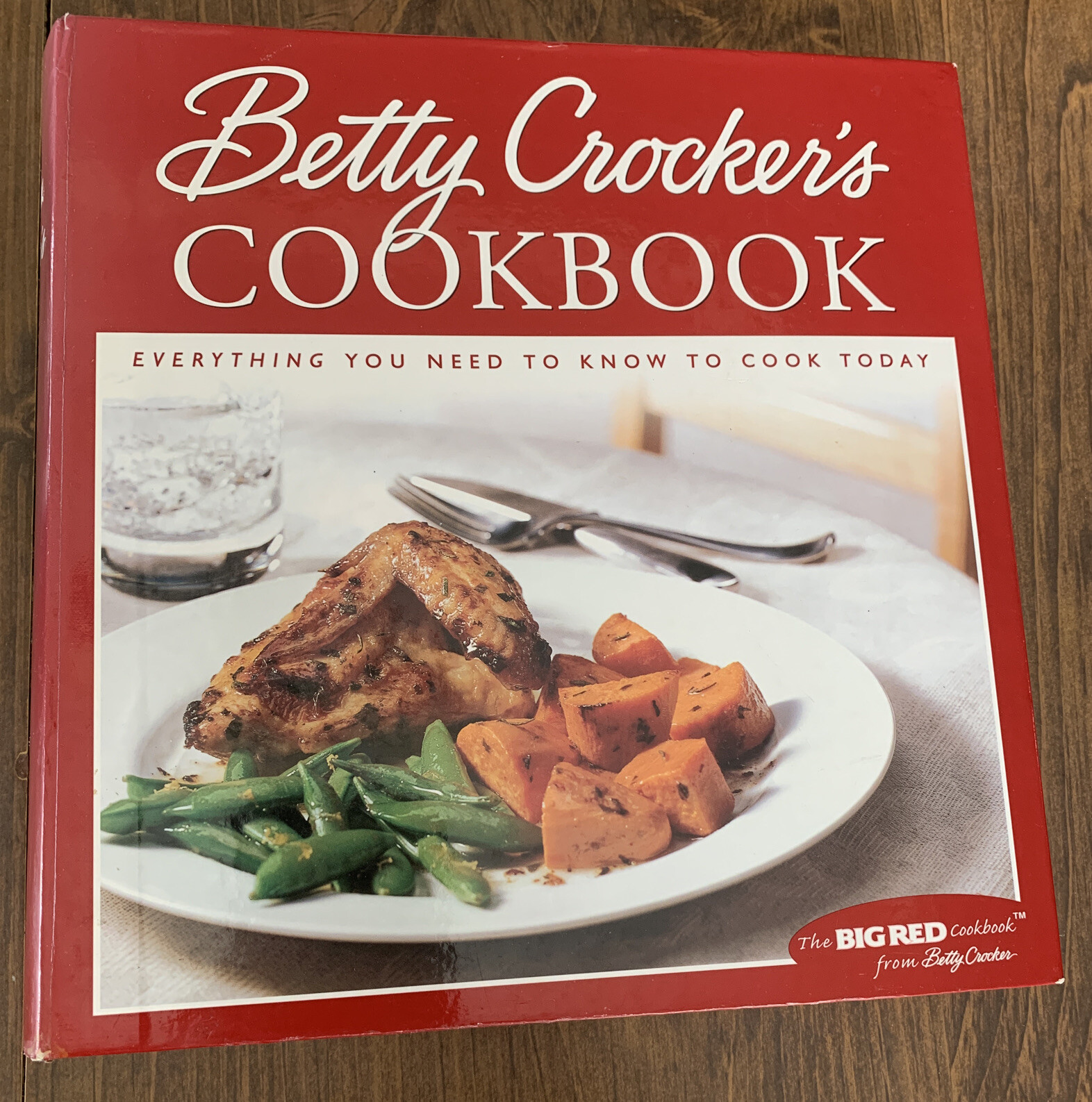 BETTY CROCKER’s Big Red Cookbook ~ 5 Ring Binder ~ 2000, 9th Print ~ 576 Pages
