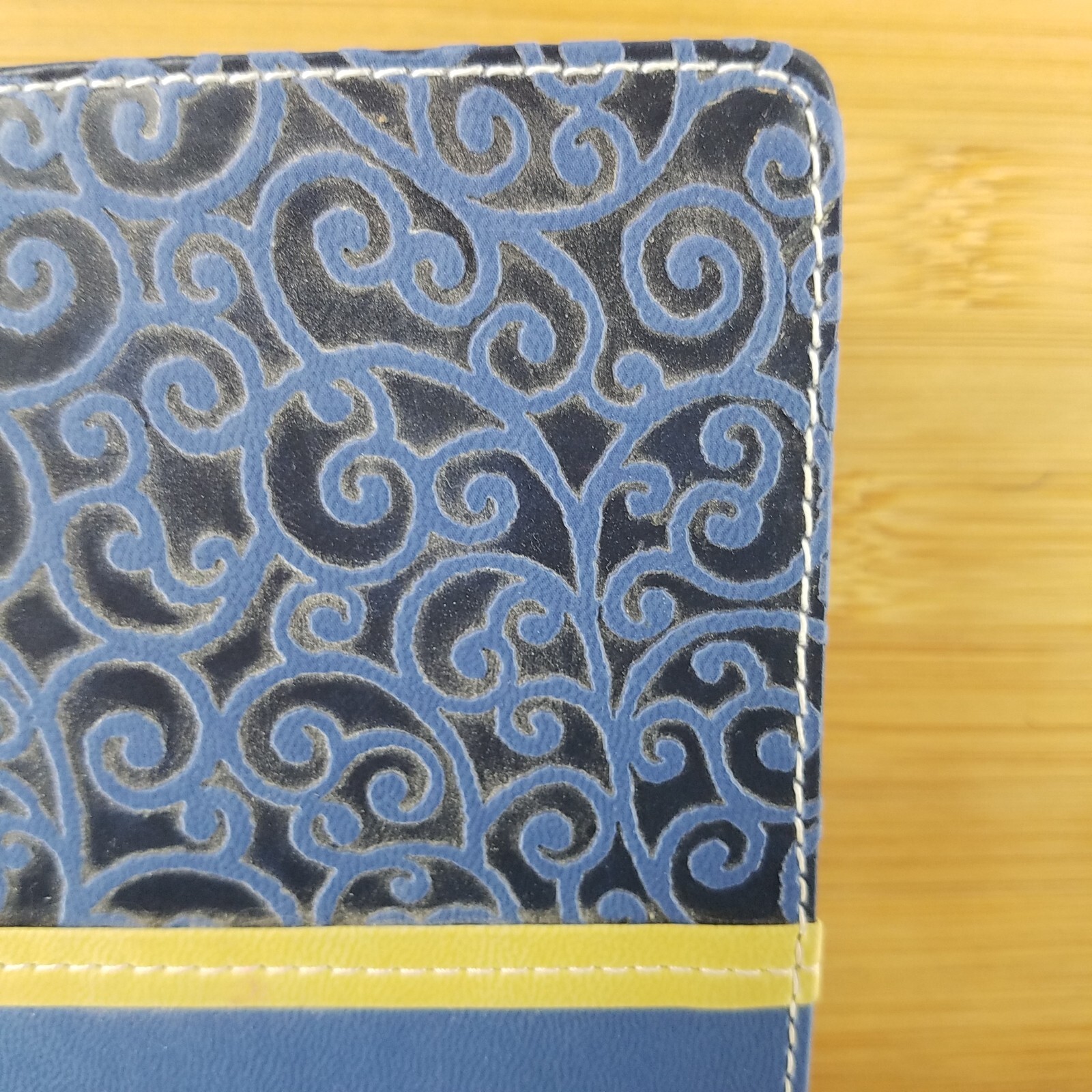 Women’s Devotional Bible by Zondervan Staff (2012, Blue Leather, Special)
