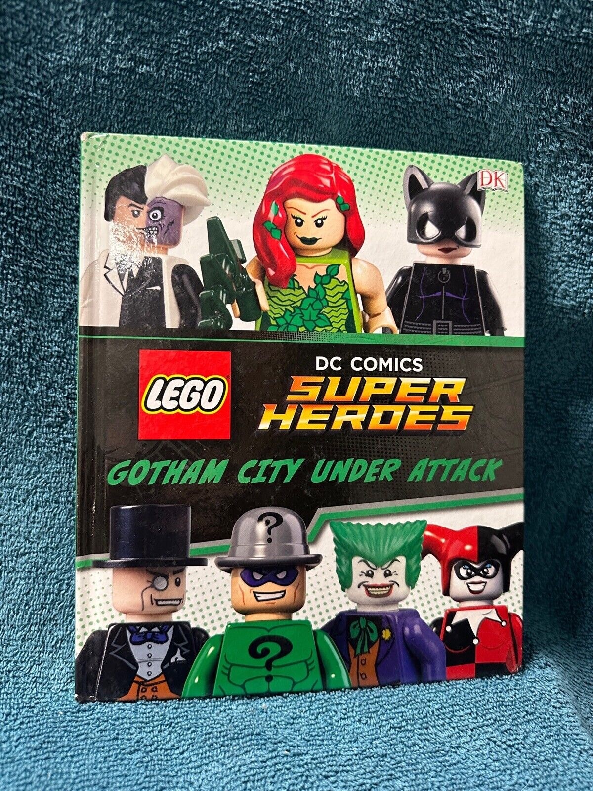 LEGO DC Comics Super Heroes Gotham City Under Attack Hardcover DK