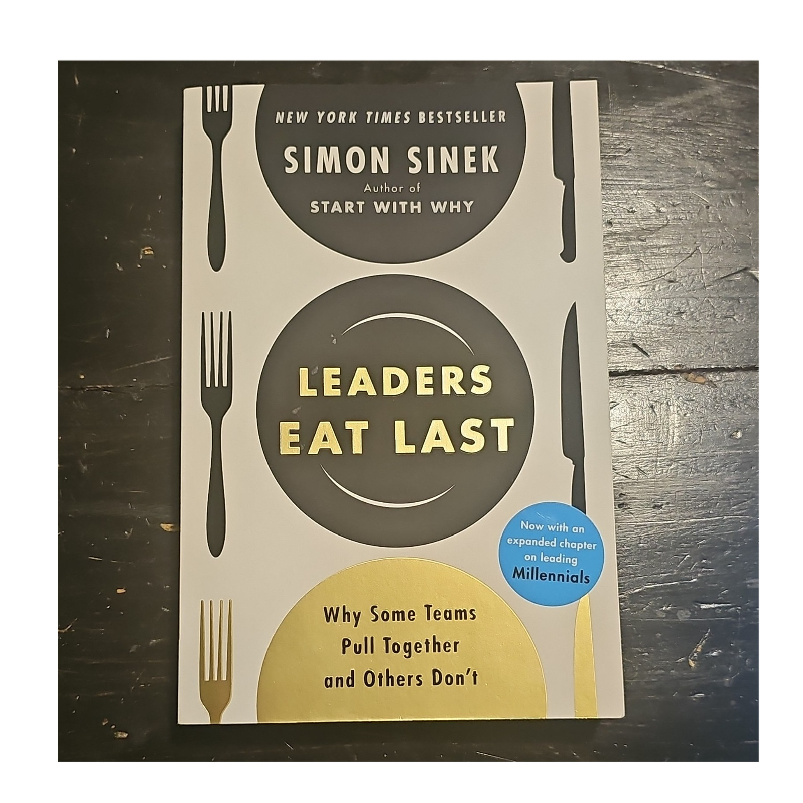 Simon Sinek Leaders Eat Last Revised Edition Trade Paperback 2017 Penguin