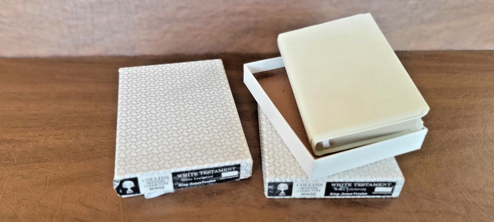 2 Collins Minion Clear Type White Leatheroid KJV White New Testament PCE #MW02