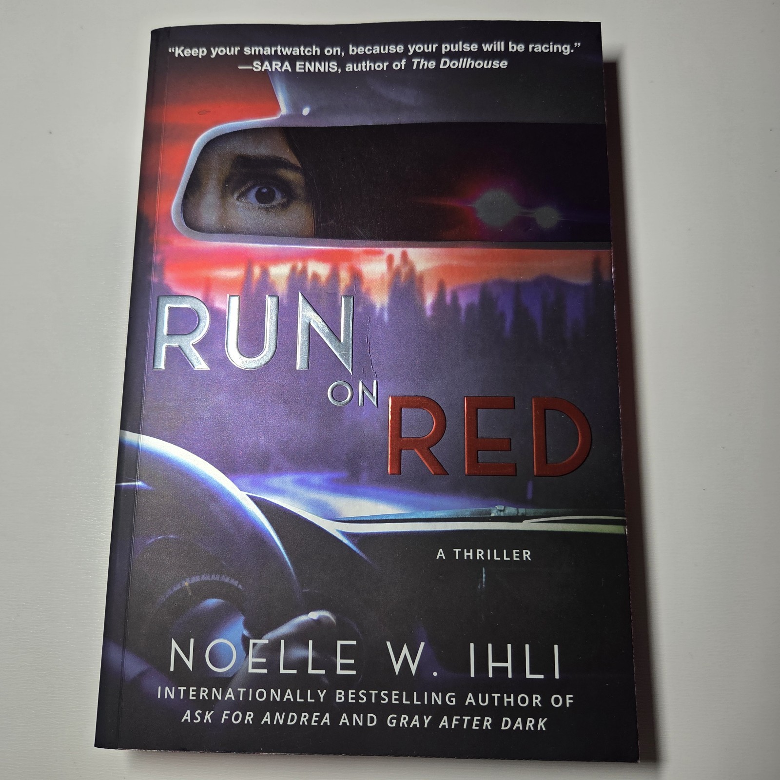 Run on Red: Deluxe Stenciled Edges by Noelle West Ihli (2026, Trade Paperback)