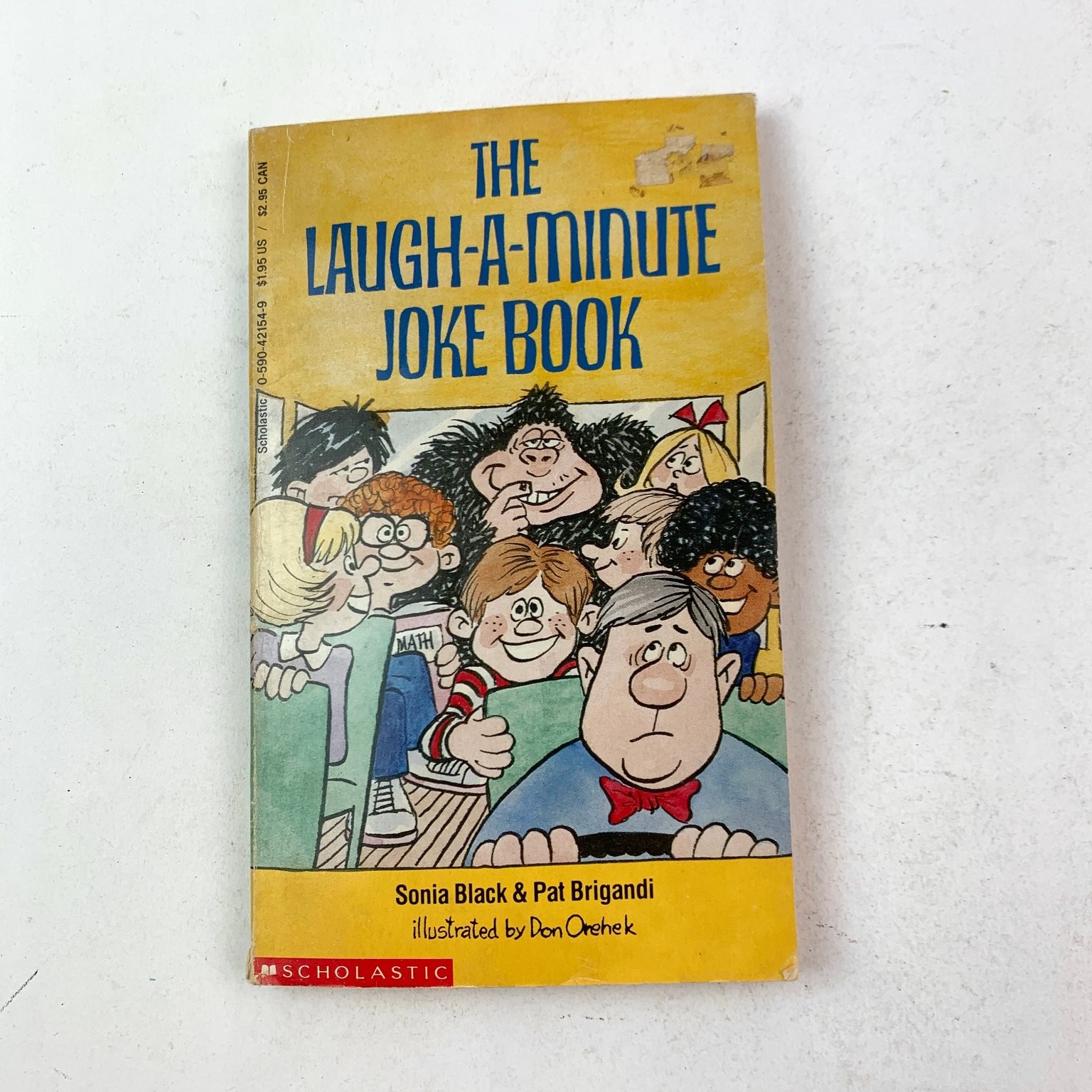The Laugh-A-Minute Joke Book Sonia Black 1989 1st Printing Kids Humor Scholastic