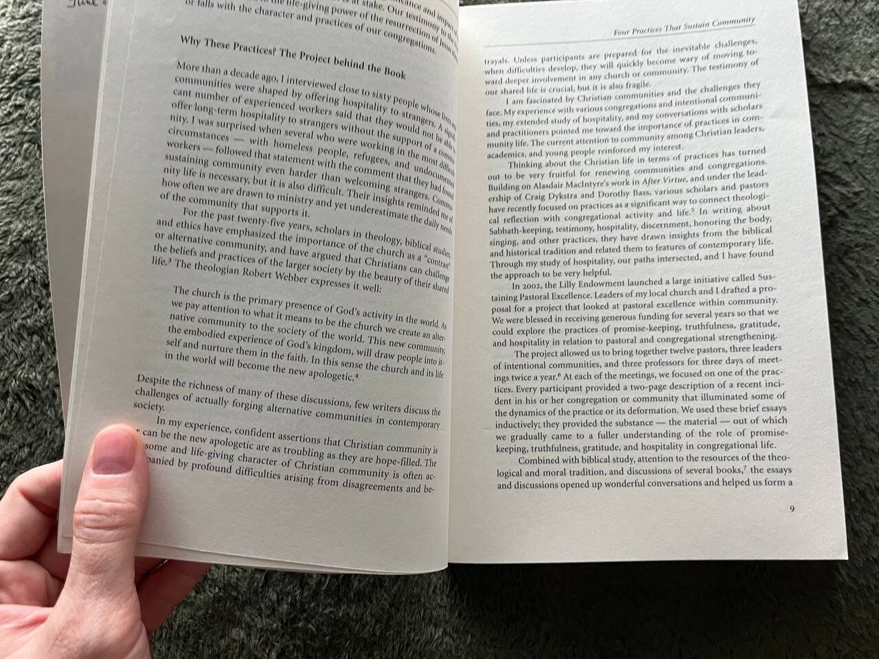 Living into Community: Cultivating Practices That Sustain Us, , Pohl, Christine